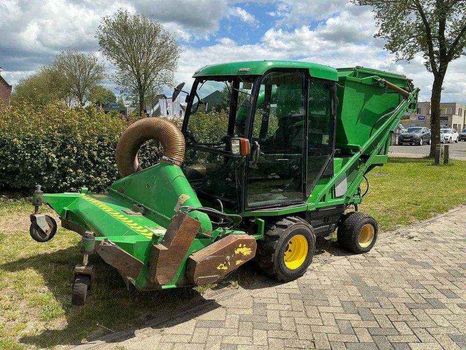 2014 John Deere 1505 Mower with Collector (high tipper)