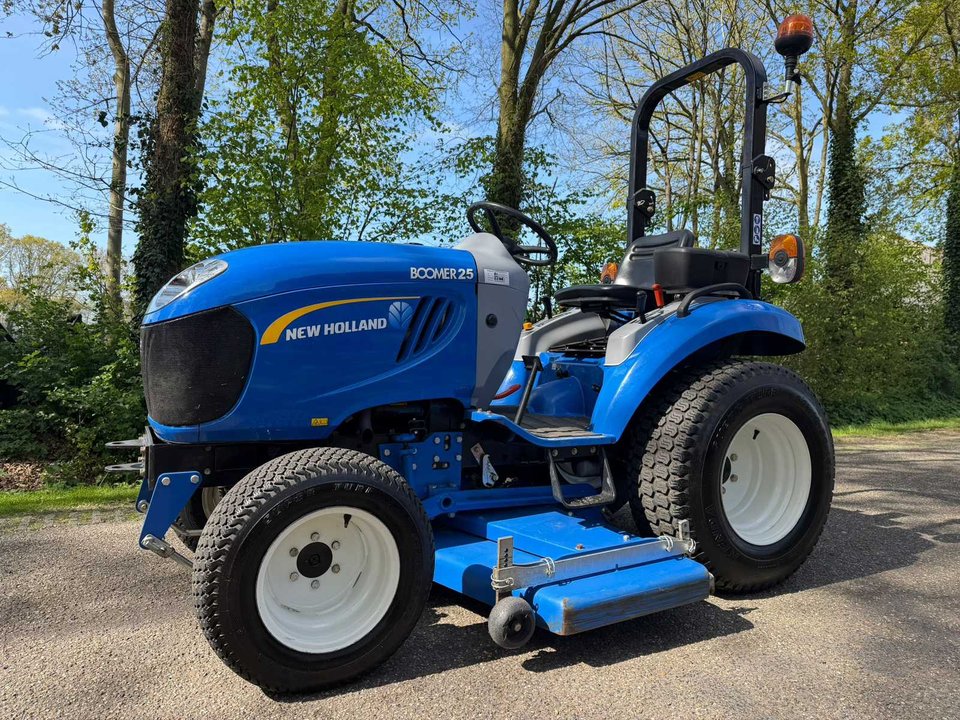 2014 new holland Boomer 25 4WD Riding Mower
