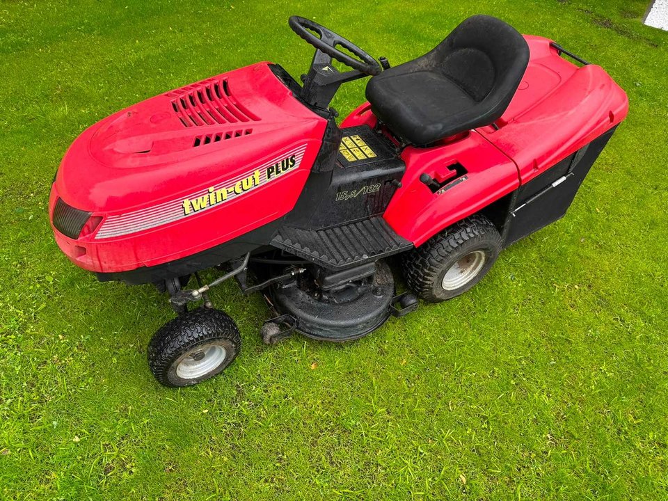 Twin-Cut Lawn Tractor