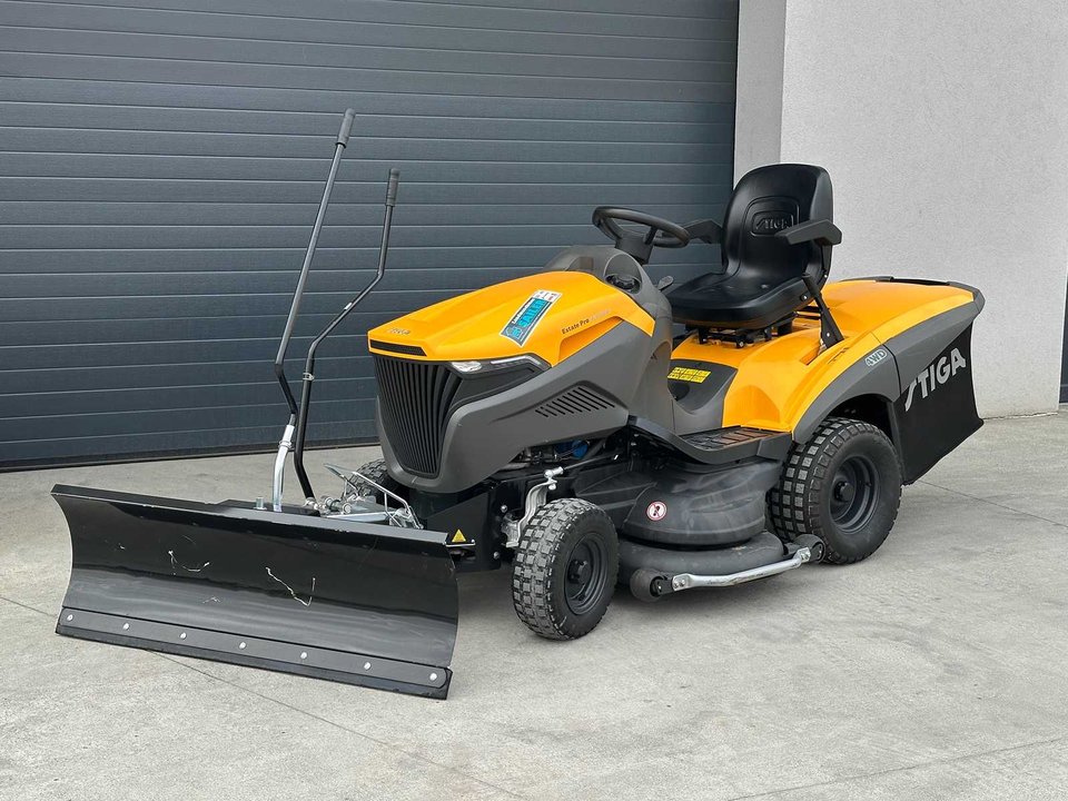 Stiga ESTATE PRO 9122 XWSY Ride on lawn mower With a snow blade