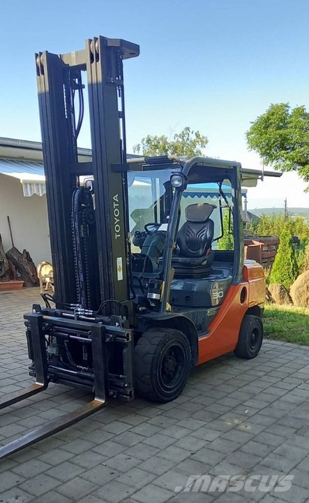 Toyota 02-8 FDF 30, Triplex, Freihub, Wartungsvertrag