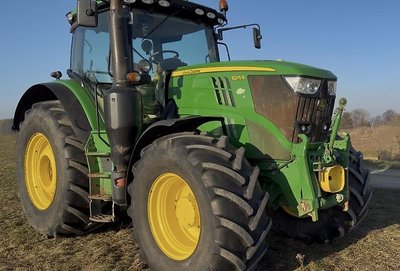 John Deere 6215 R