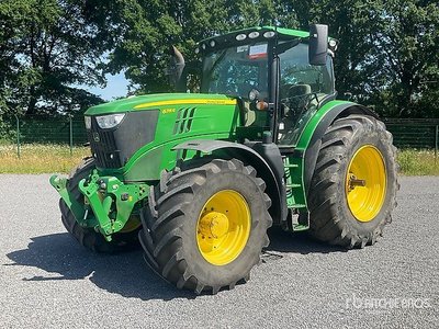 John Deere 6215R