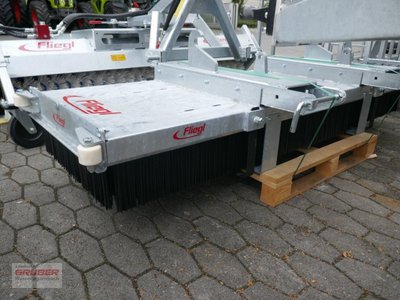 Fliegl Kehrbesen Löwe 2,50m - 12 Besenreihen Sonstige Hoftechnik