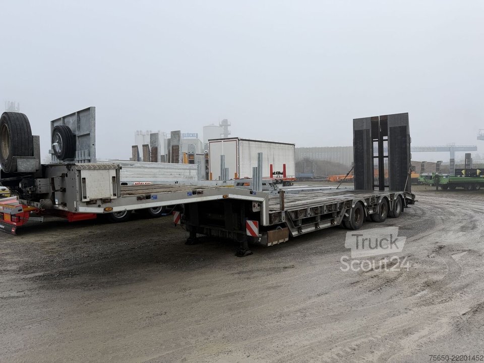 Tieflader-Sattelauflieger Humbaur HTS30  3 Achs Satteltieflader mit Radmulden gebraucht