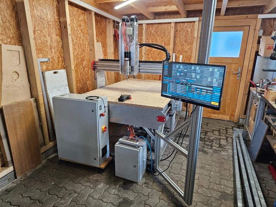 CNC-Portalfräsmaschine mit Servos, ATC-Spindel, großer Verfahrweg