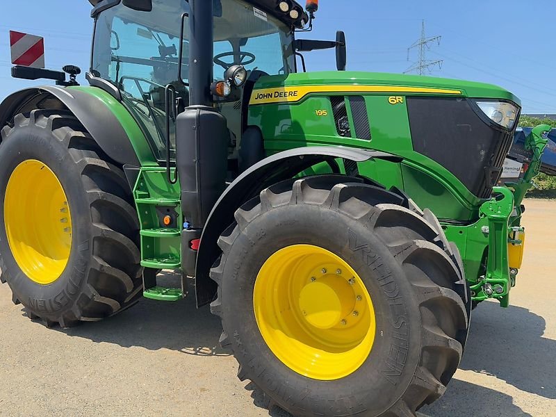 John Deere 6R 195