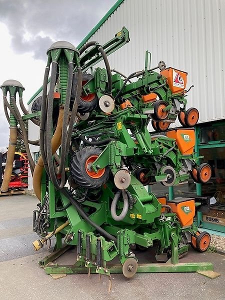 Amazone ED902K mit Fronttank