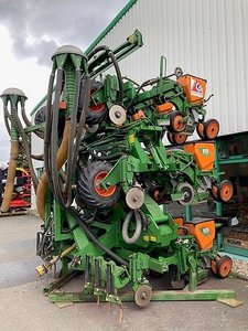 Amazone ED902K mit Fronttank