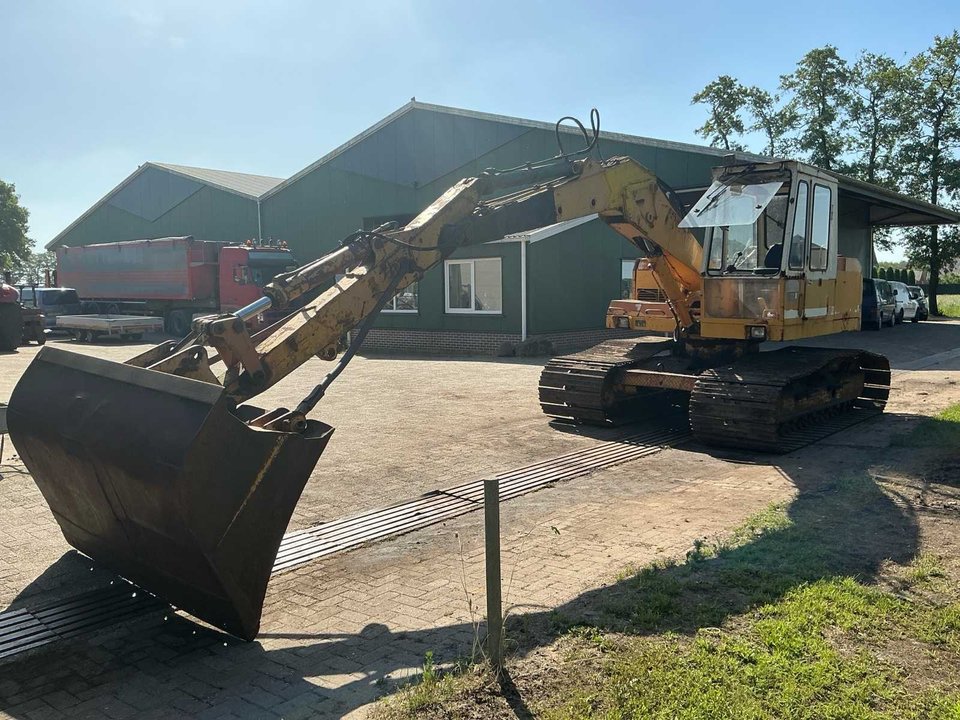 1984 Liebher R900 Crawler Excavator