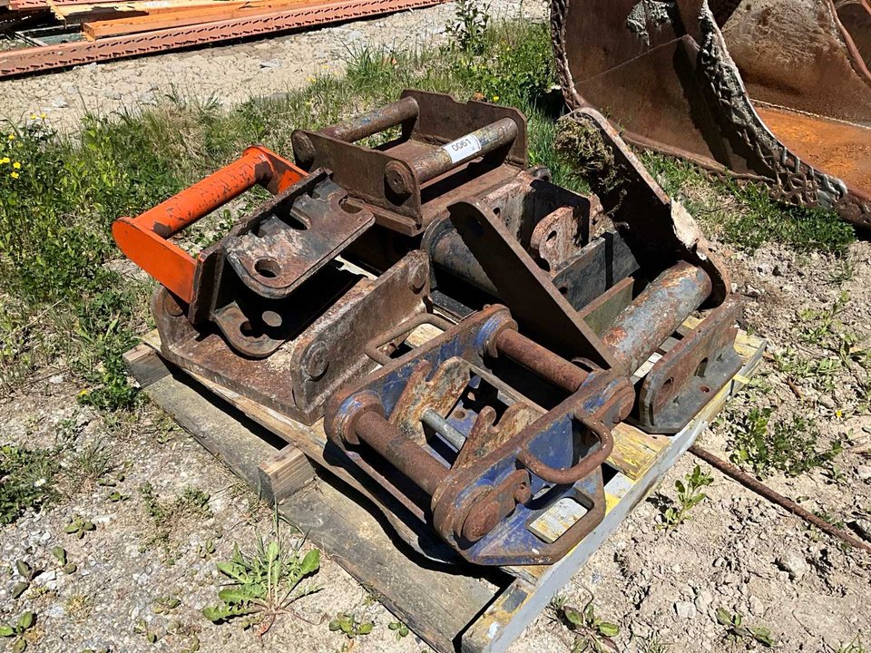 Various shovel mounts (10x)