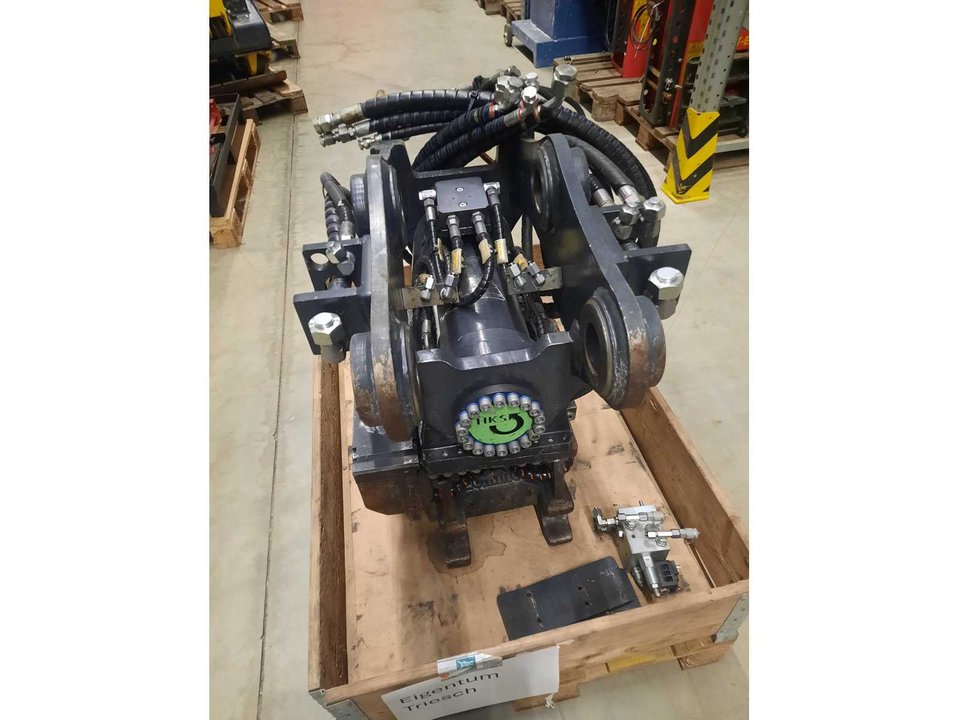 HKS TR-K 90 Excavator Attachment / Tiltrotator Combination
