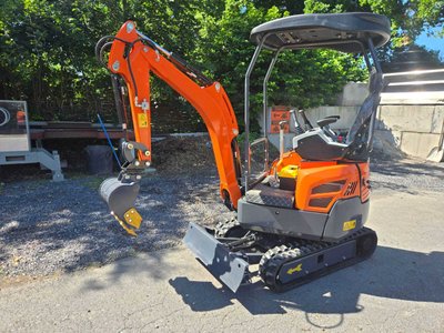 HighTop HH16 Canopy With Offset Booms Mini Excavator
