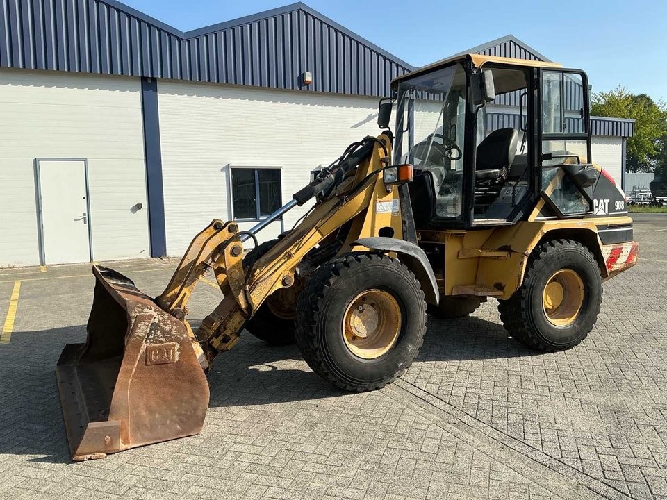 2000 Caterpillar 908 Shovel