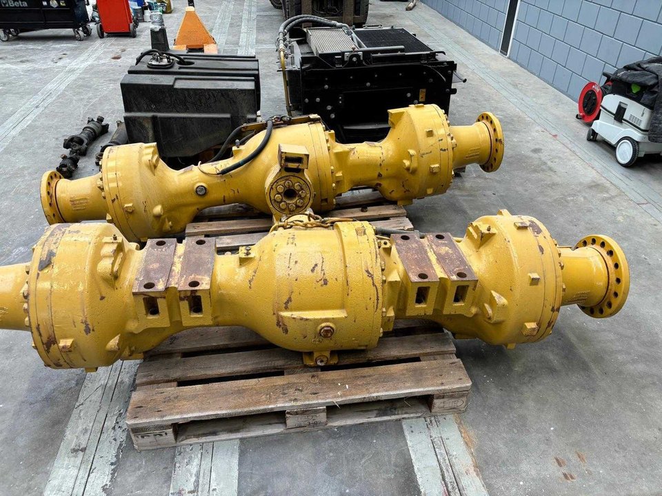 Caterpillar - 938M Axles with accessories - Shovel and wheel loader parts