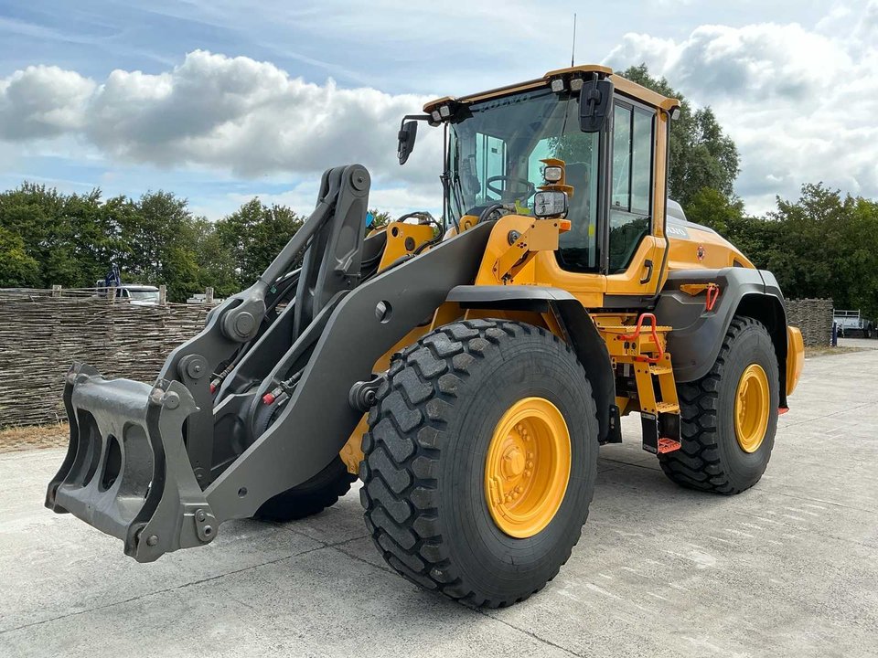 2017 Volvo L120H Shovel