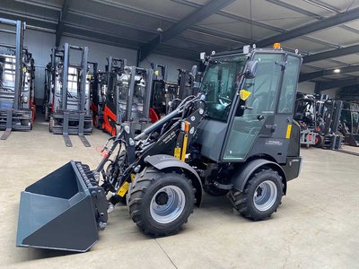 2026 Panther W25 Kubota Rexroth Hydrostatic Wheel Loader Farm Loader 2.570kg Shovel + Forks
