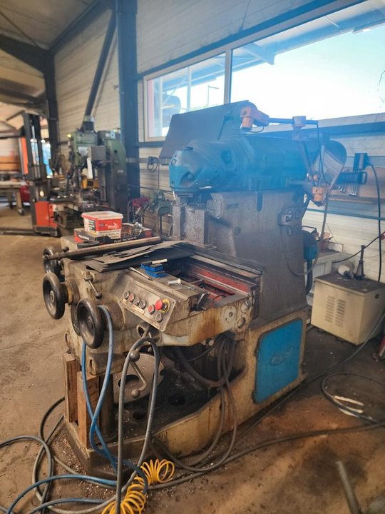 Universalfräsmaschine HURON MU5