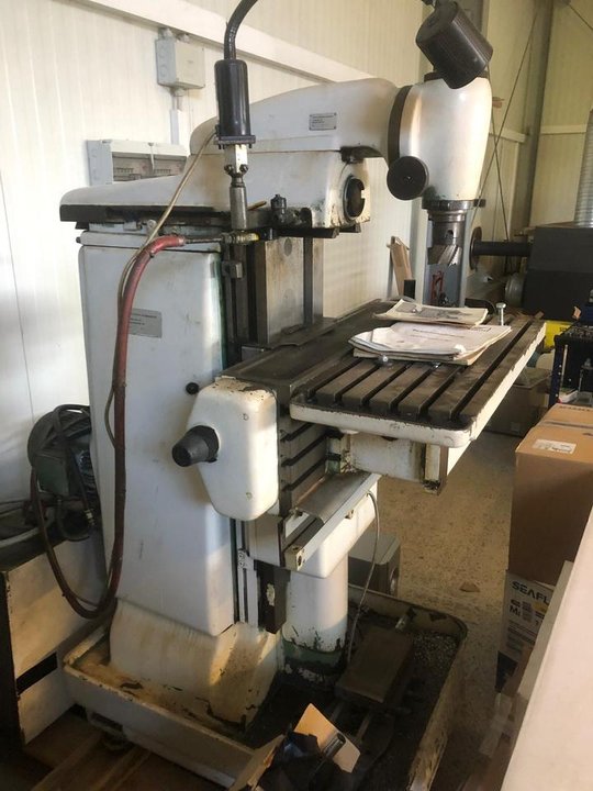 Deckel FP2 Universalfräsmaschine mit Digitalanzeige und Zubehör