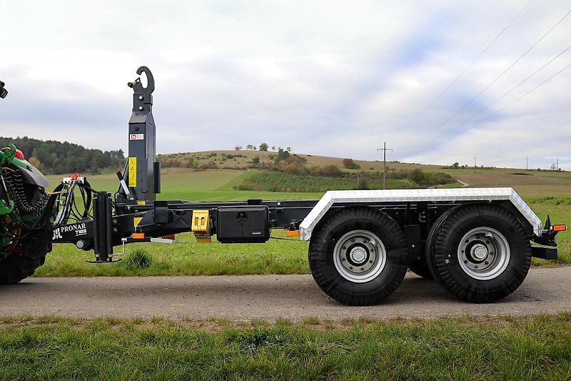 Pronar T 185 Hakenliftanhänger 15 to Boogie-Fahrwerk