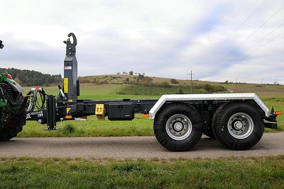 Pronar T 185 Hakenliftanhänger 15 to Boogie-Fahrwerk