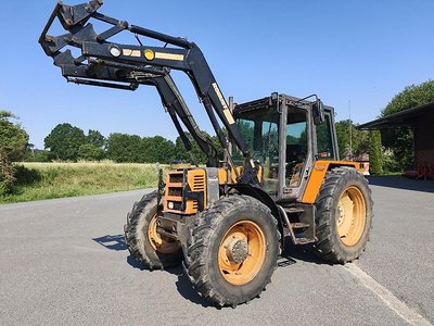 Renault R7822-AS / 103.14 mit Stoll Frontlader
