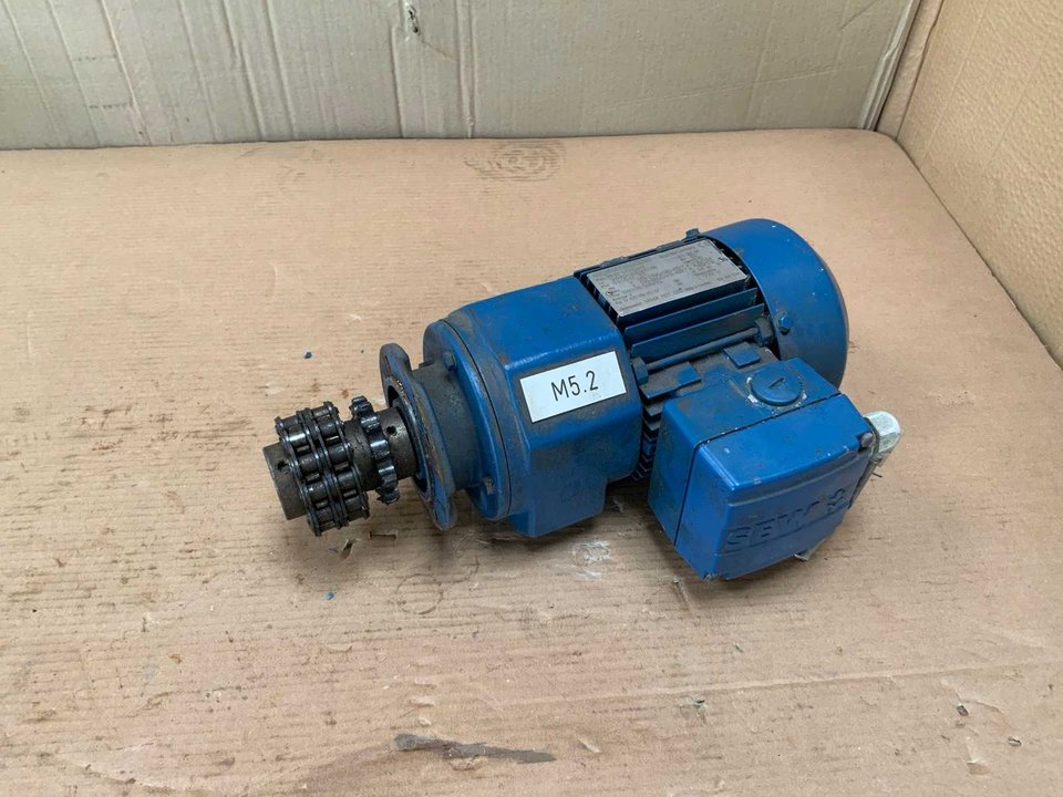 SEW-Eurodrive RF32 DT71D4IS electric motor with gearbox