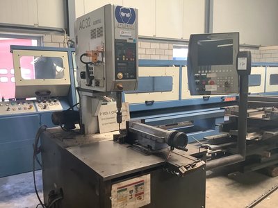 Alzmetall – AC 32 – CNC-Bohrmaschine