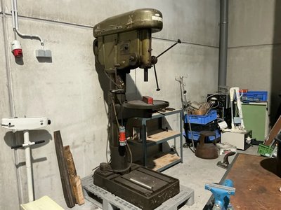 Bridgeport Serie I Rund-Ram-Säulenbohrmaschine