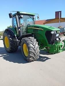John Deere 7820