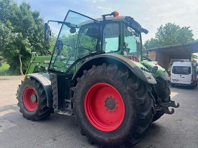 Fendt 724 Vario Profi SCR mit FRONTLADER
