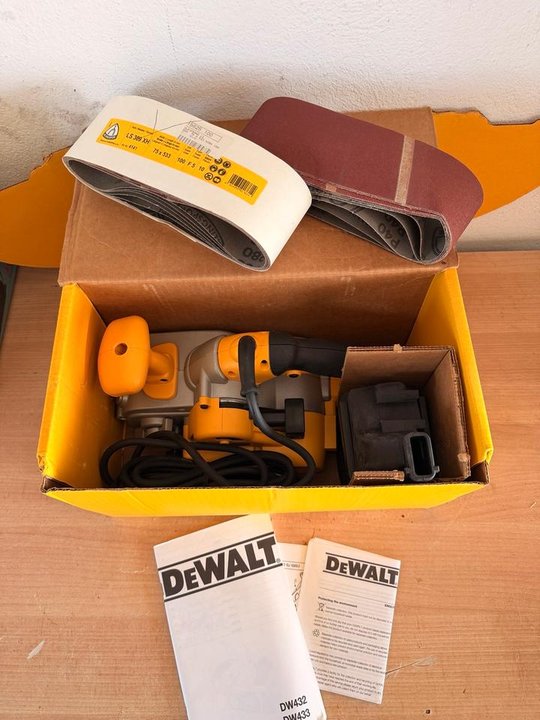 DeWalt DW432-QS Profi Bandschleifmaschine