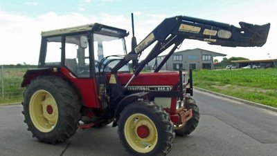 IHC 844+ Frontlader