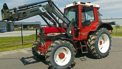 IHC 844+ Frontlader