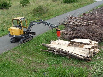 Kegelspalter Holzspalter Baggerspalter 800 ccm Ölmotor 45 Kw 2.750 Nm