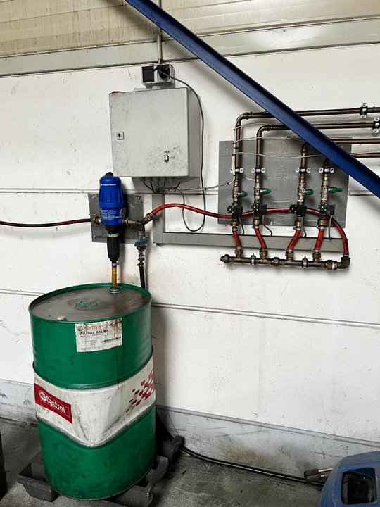 Dosatron D3RE10 Dosierpumpe Dreh- Fräsmaschine Kühlschmierstoff