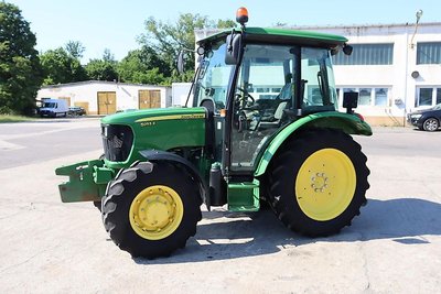 John Deere 5055E