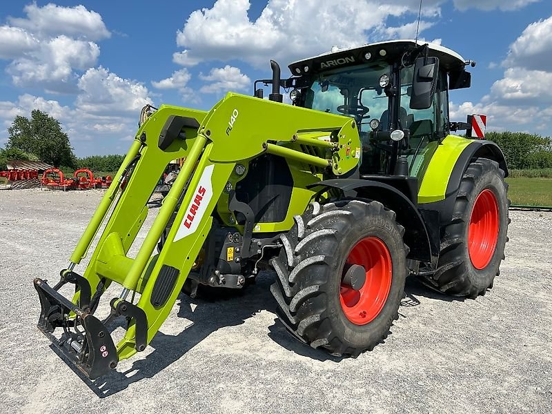 Claas Arion 550 mit Frontlader