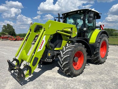 Claas Arion 550 mit Frontlader