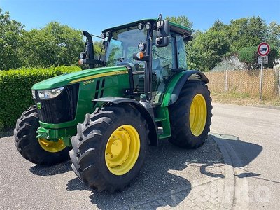 John Deere 5090M