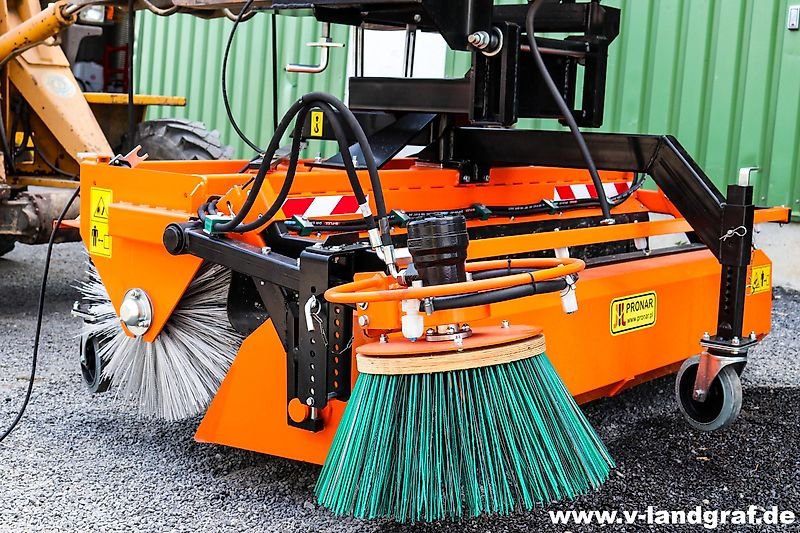 Pronar ZM 2000 Kehrmaschine 2 m + Seitenbesen