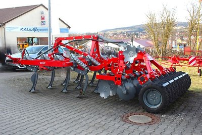 Unia Cross S dreibalkiger Flügelschargrubber 3 m 12 Zinken Auslösekraft 560 kg Reifenpacker Walze