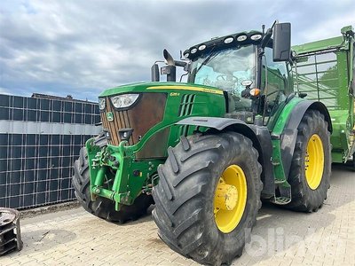 John Deere 6215R