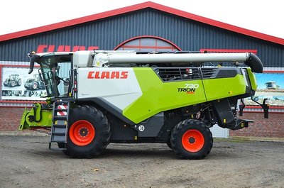 Claas TRION 730