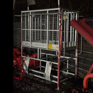 Fliegl Arbeitsbühne »Hoch« Einstieg seitlich mit EURO