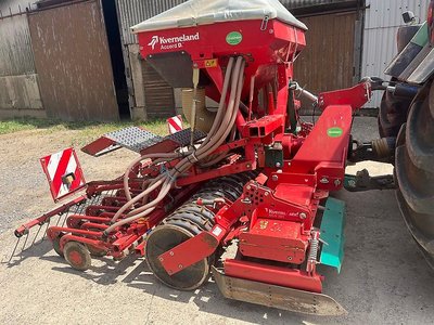 Kverneland Accord DA mit NGH 301