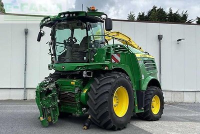 John Deere 8400