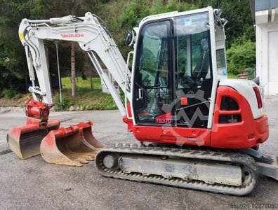 Takeuchi TB 370 - Powertilt + Schnellwechsler - 3 Löffel