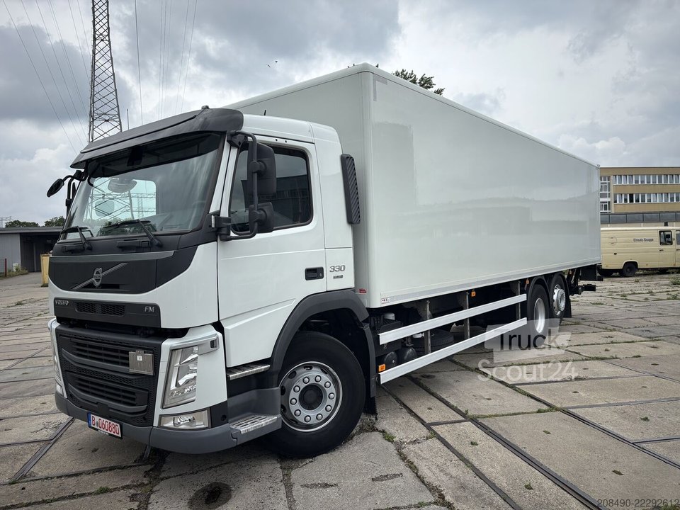 LKW mit Kofferaufbau , 2 to Lbw Volvo FM 330 , 6x2 gebraucht