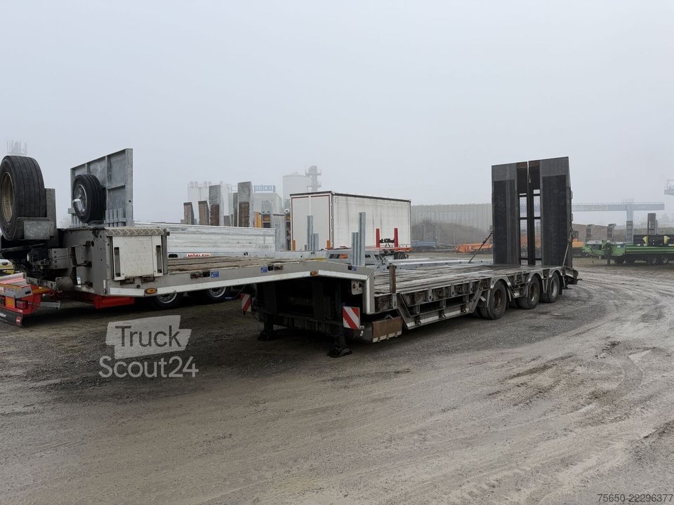 Tieflader-Sattelauflieger Humbaur HTS30  3 Achs Satteltieflader mit Radmulden gebraucht
